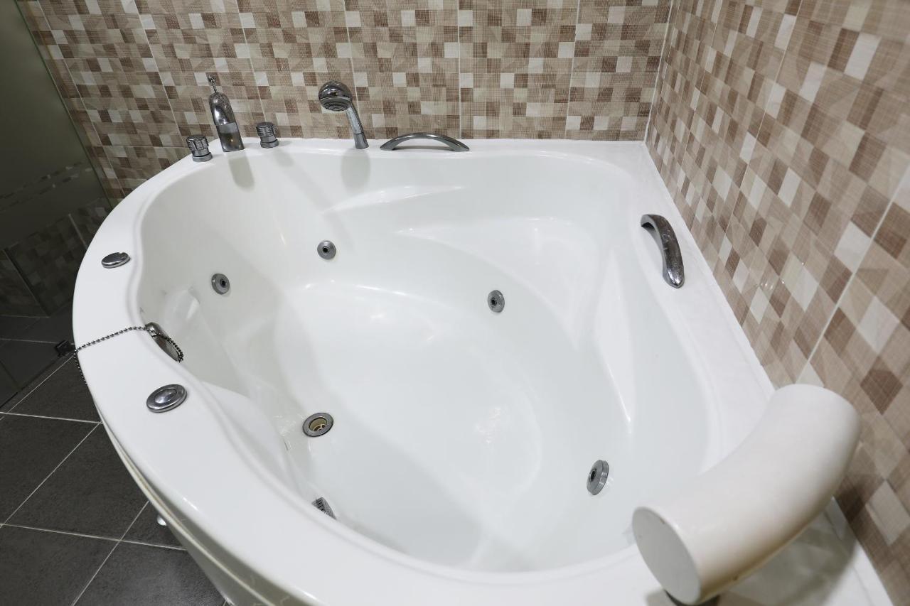 Bellino Hotel Буан Екстериор снимка